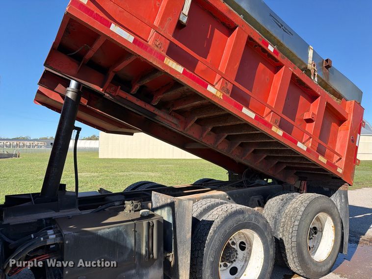 image for item EP7913 1995 Ford L8000 dump truck