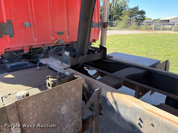 image for item EP7913 1995 Ford L8000 dump truck