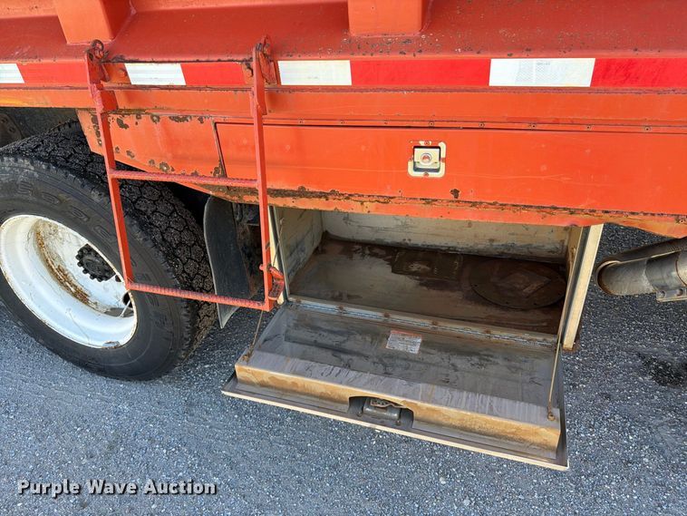 image for item EP7913 1995 Ford L8000 dump truck