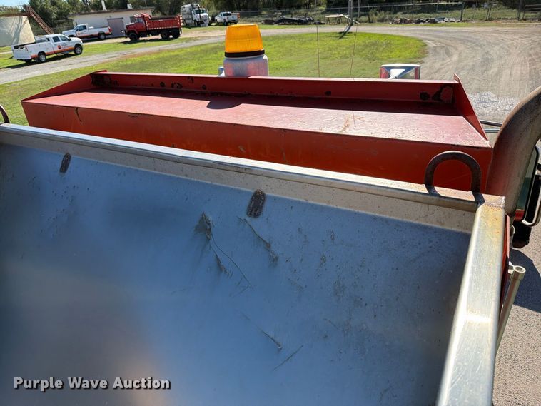 image for item EP7913 1995 Ford L8000 dump truck