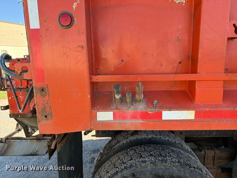 image for item EP7913 1995 Ford L8000 dump truck