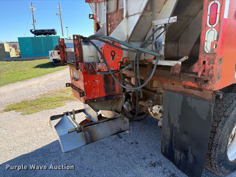image for item EP7913 1995 Ford L8000 dump truck
