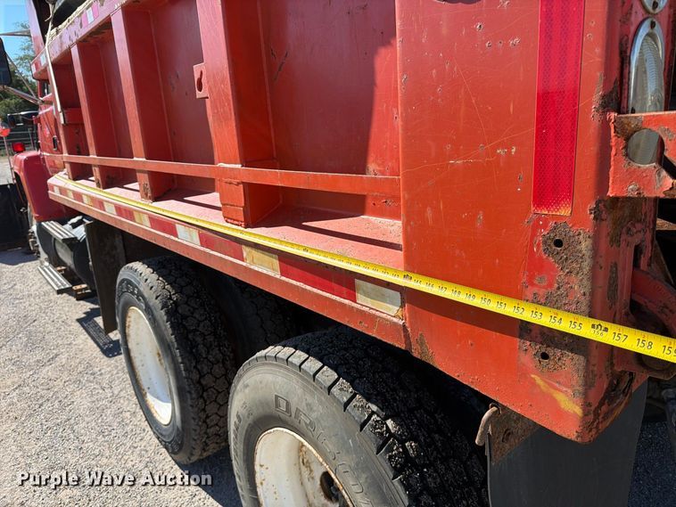 image for item EP7913 1995 Ford L8000 dump truck