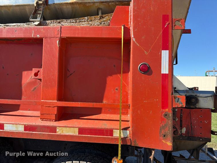 image for item EP7913 1995 Ford L8000 dump truck