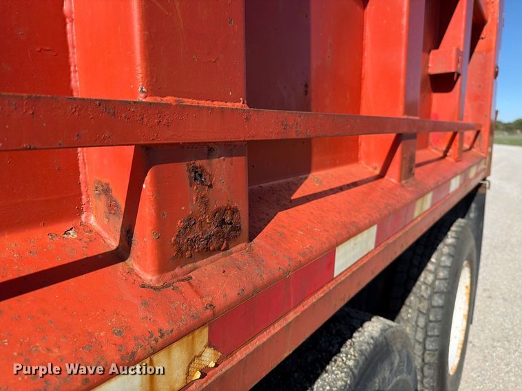 image for item EP7913 1995 Ford L8000 dump truck