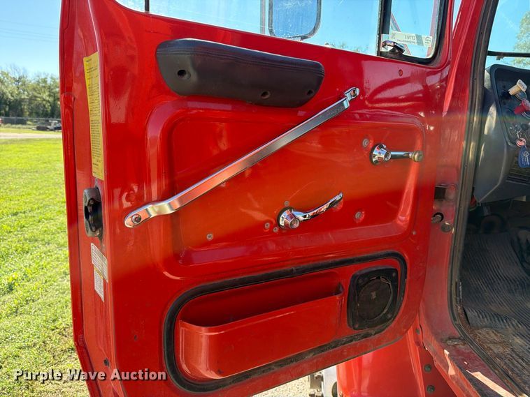 image for item EP7913 1995 Ford L8000 dump truck