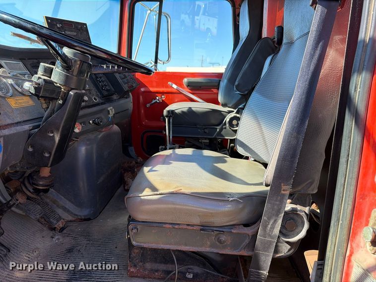image for item EP7913 1995 Ford L8000 dump truck