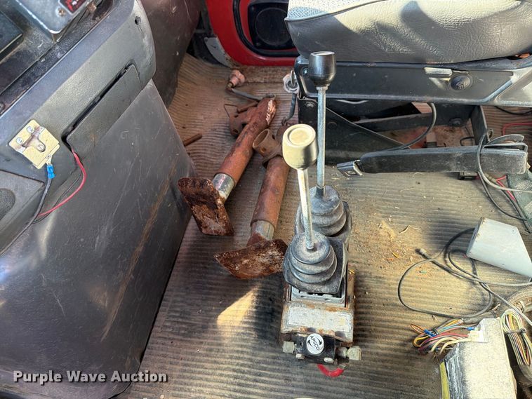 image for item EP7913 1995 Ford L8000 dump truck