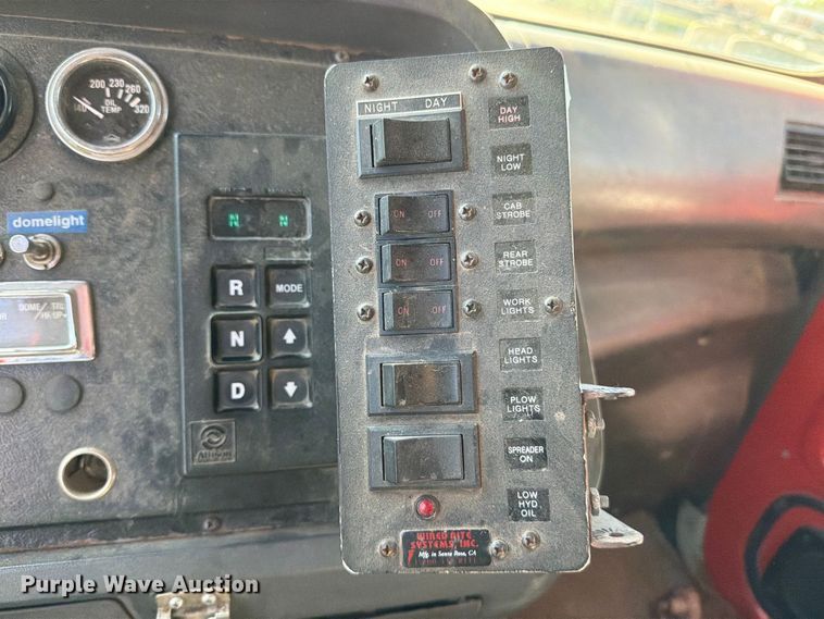 image for item EP7913 1995 Ford L8000 dump truck
