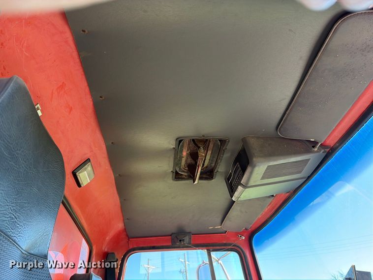 image for item EP7913 1995 Ford L8000 dump truck