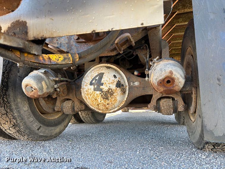 image for item EP7913 1995 Ford L8000 dump truck