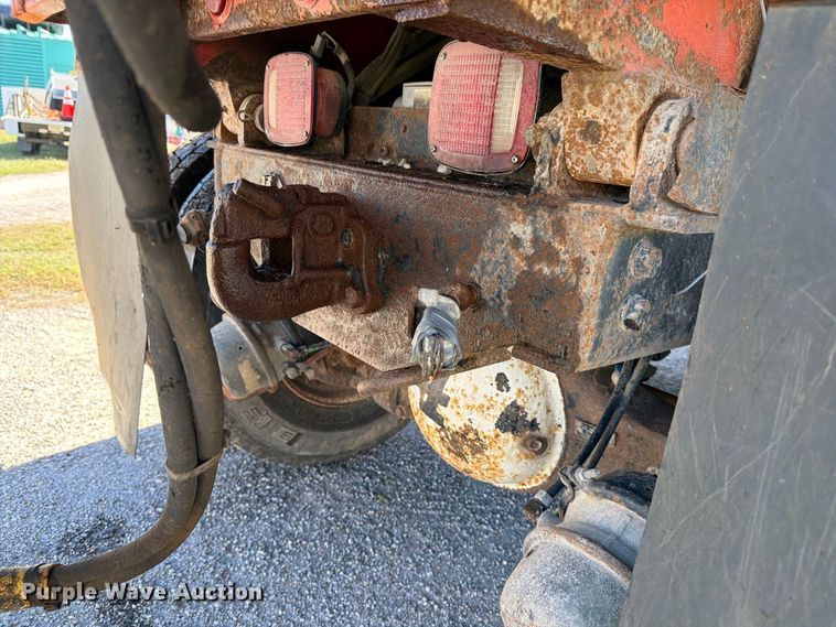 image for item EP7913 1995 Ford L8000 dump truck
