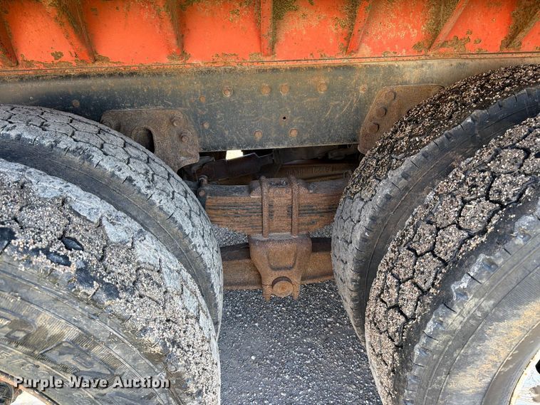 image for item EP7913 1995 Ford L8000 dump truck