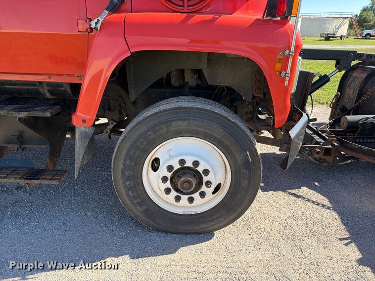image for item EP7913 1995 Ford L8000 dump truck