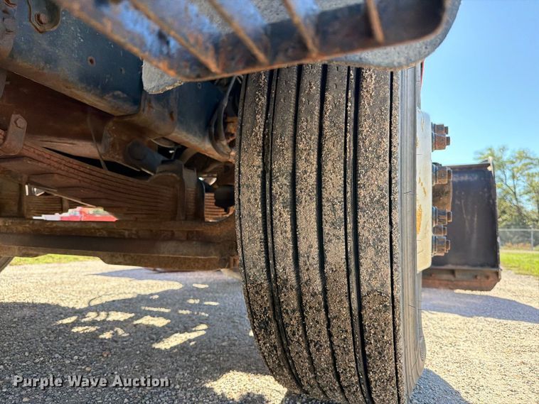 image for item EP7913 1995 Ford L8000 dump truck