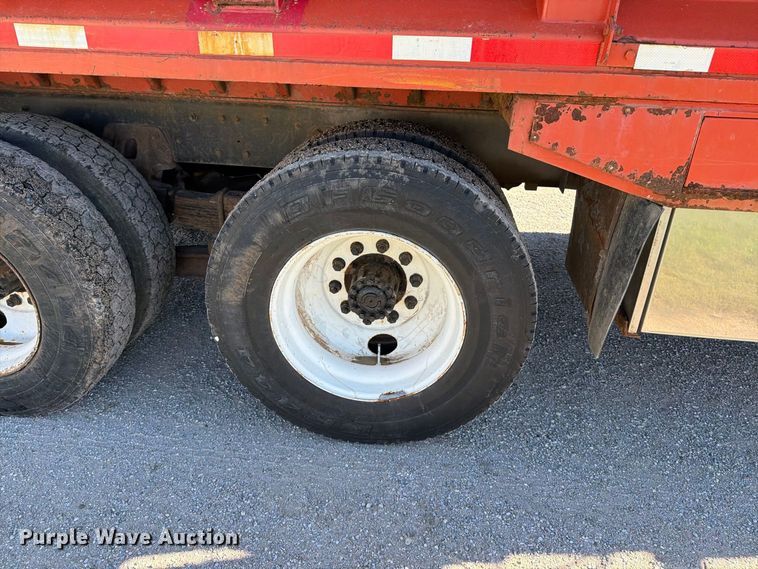 image for item EP7913 1995 Ford L8000 dump truck