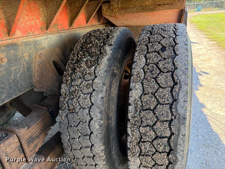 image for item EP7913 1995 Ford L8000 dump truck