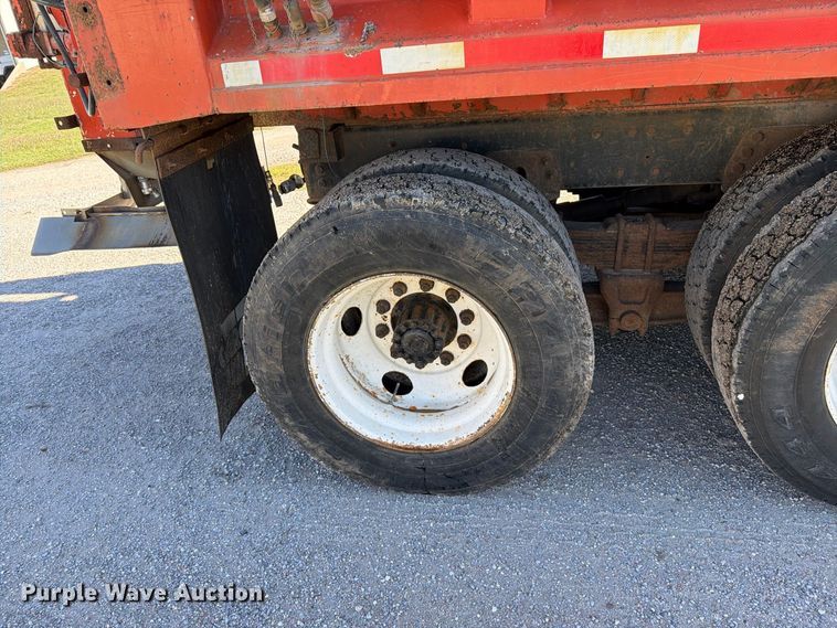 image for item EP7913 1995 Ford L8000 dump truck