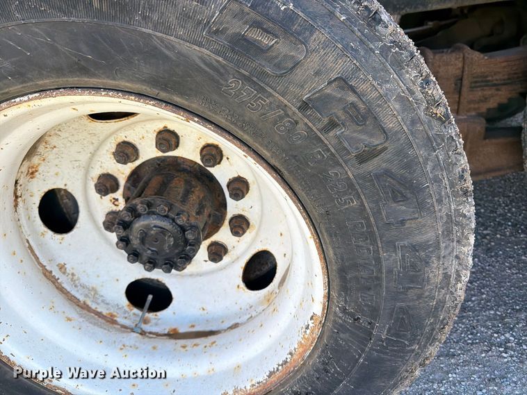 image for item EP7913 1995 Ford L8000 dump truck