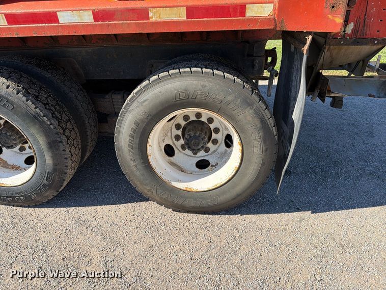 image for item EP7913 1995 Ford L8000 dump truck