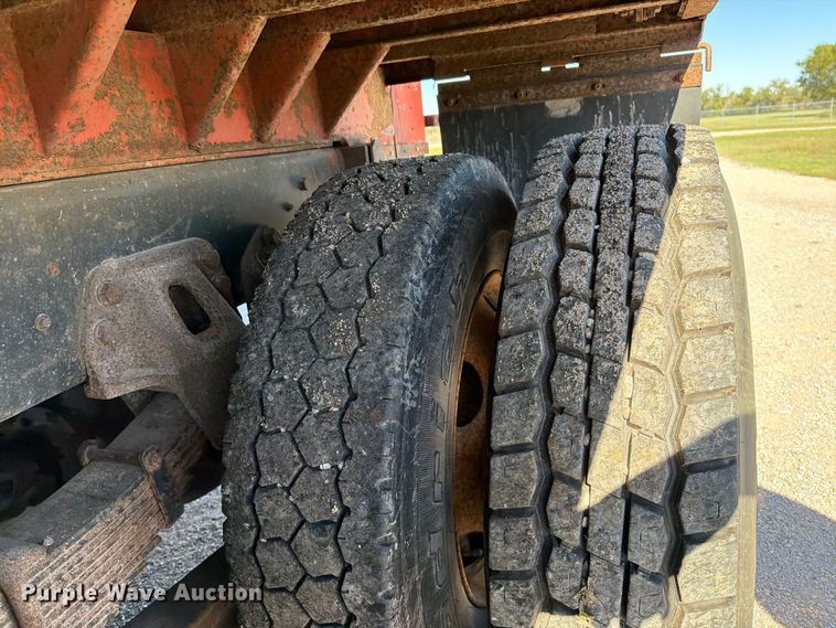 image for item EP7913 1995 Ford L8000 dump truck