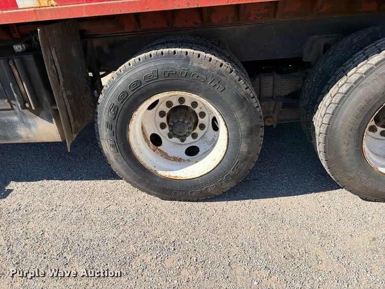 image for item EP7913 1995 Ford L8000 dump truck