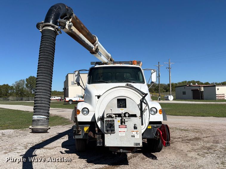 image for item EP7915 2005 Sterling L7500 sewer jetter truck