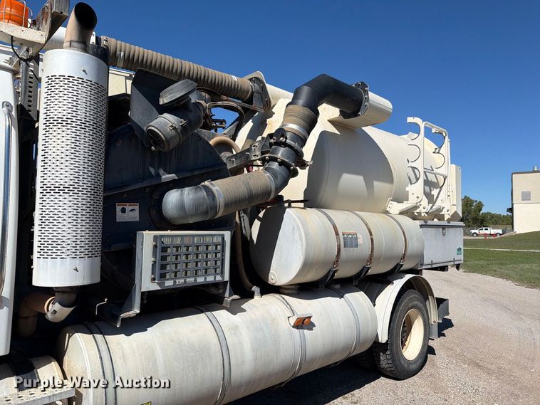 image for item EP7915 2005 Sterling L7500 sewer jetter truck
