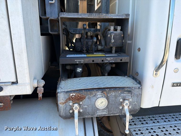 image for item EP7915 2005 Sterling L7500 sewer jetter truck