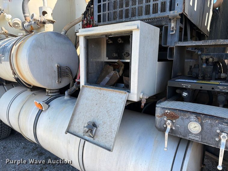 image for item EP7915 2005 Sterling L7500 sewer jetter truck