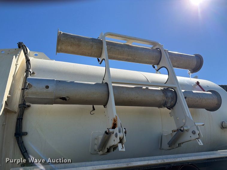 image for item EP7915 2005 Sterling L7500 sewer jetter truck