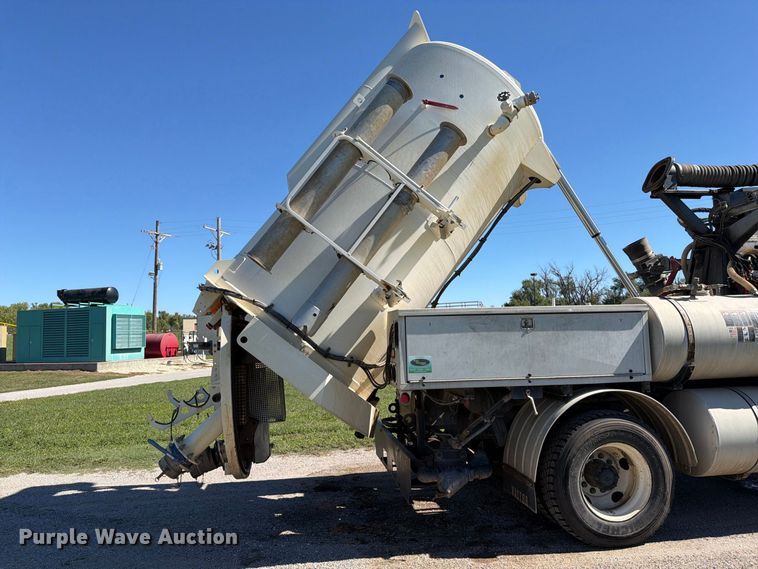 image for item EP7915 2005 Sterling L7500 sewer jetter truck