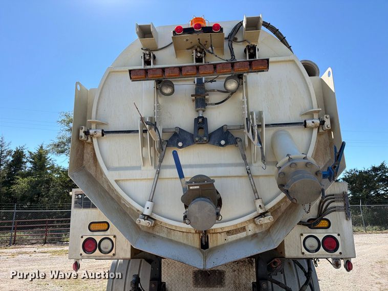 image for item EP7915 2005 Sterling L7500 sewer jetter truck