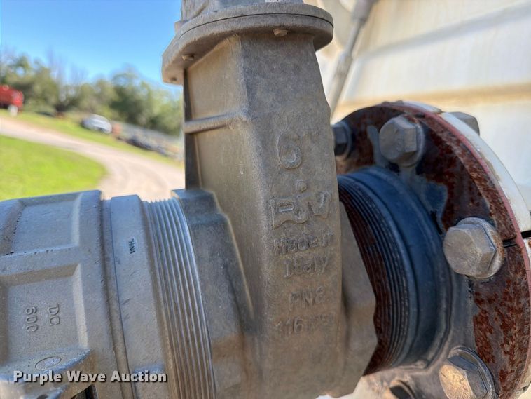 image for item EP7915 2005 Sterling L7500 sewer jetter truck