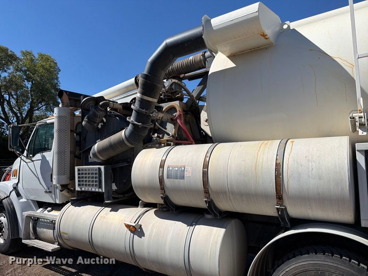 image for item EP7915 2005 Sterling L7500 sewer jetter truck