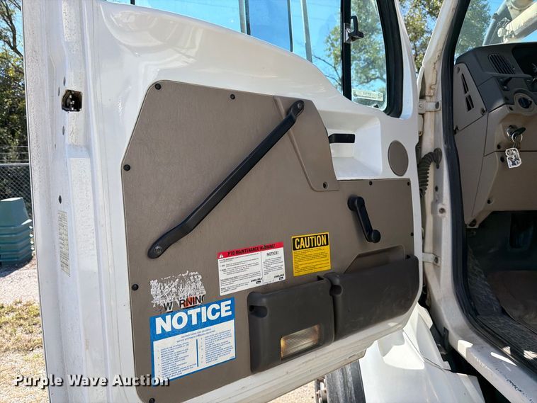 image for item EP7915 2005 Sterling L7500 sewer jetter truck