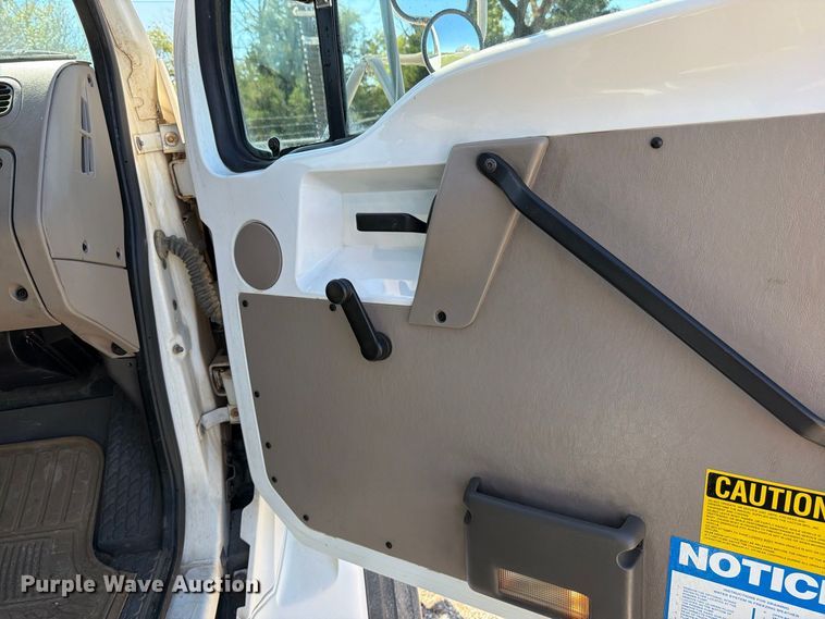 image for item EP7915 2005 Sterling L7500 sewer jetter truck