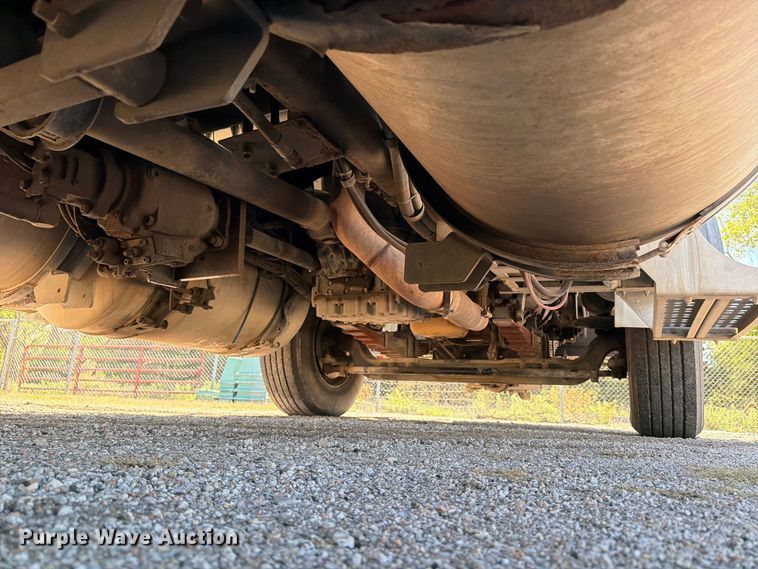 image for item EP7915 2005 Sterling L7500 sewer jetter truck