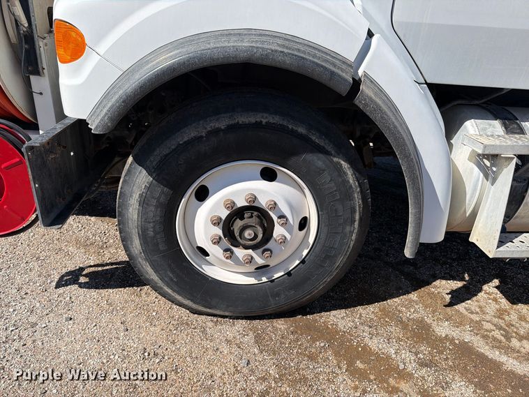 image for item EP7915 2005 Sterling L7500 sewer jetter truck