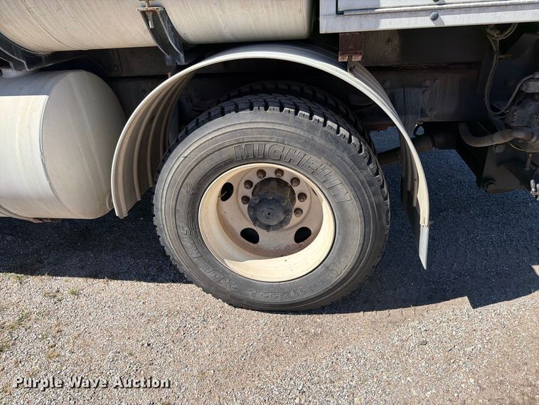 image for item EP7915 2005 Sterling L7500 sewer jetter truck