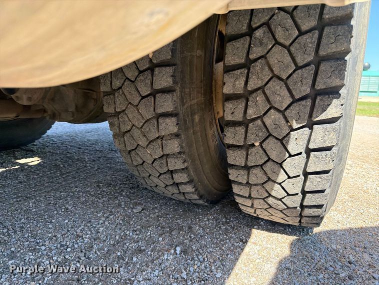 image for item EP7915 2005 Sterling L7500 sewer jetter truck
