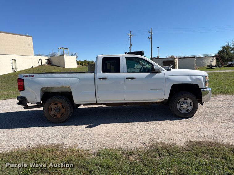 image for item EP7916 2015 Chevrolet Silverado 2500HD Ext. Cab pickup truck