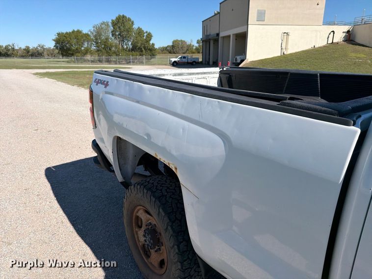 image for item EP7916 2015 Chevrolet Silverado 2500HD Ext. Cab pickup truck