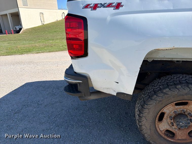 image for item EP7916 2015 Chevrolet Silverado 2500HD Ext. Cab pickup truck