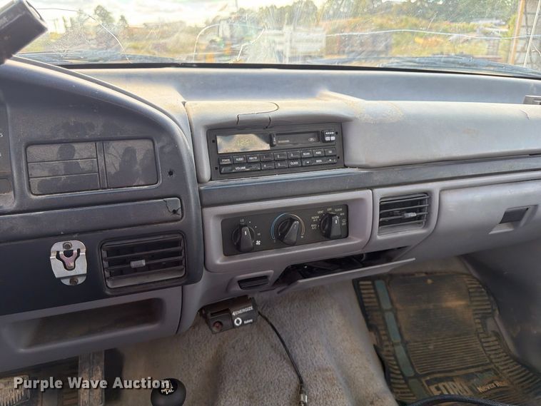 image for item ER3483 1996 Ford F250 XLT pickup truck