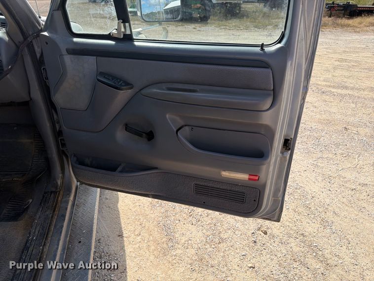 image for item ER3483 1996 Ford F250 XLT pickup truck