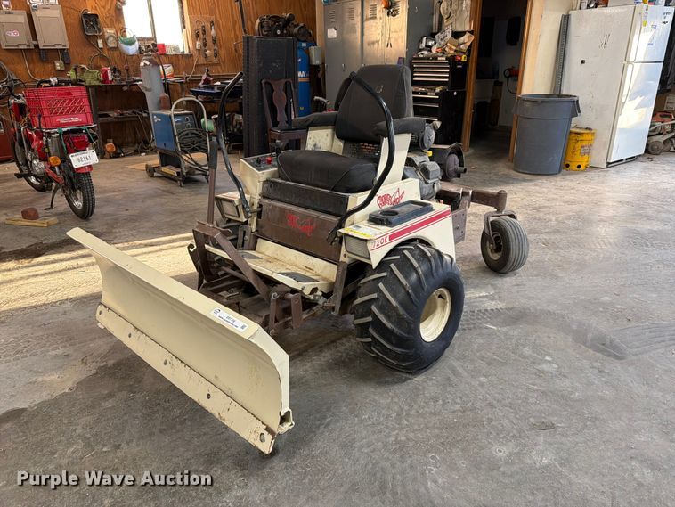 image for item ES1158 2002 Grass Hopper 720K ZTR lawn mower