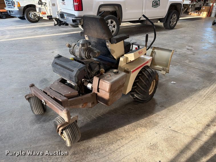 image for item ES1158 2002 Grass Hopper 720K ZTR lawn mower