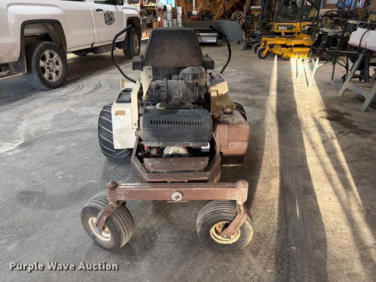 image for item ES1158 2002 Grass Hopper 720K ZTR lawn mower