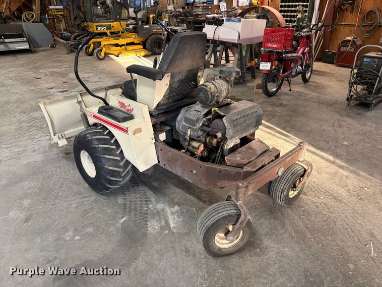 image for item ES1158 2002 Grass Hopper 720K ZTR lawn mower